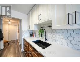 809 - 986 HURON STREET - 11
