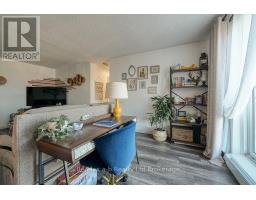 809 - 986 HURON STREET - 15