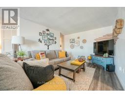 809 - 986 HURON STREET - 18
