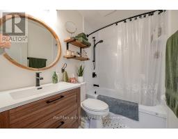 809 - 986 HURON STREET - 19