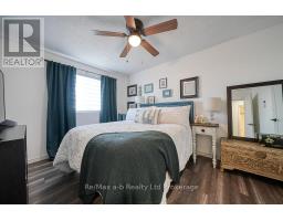 809 - 986 HURON STREET - 22