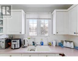 9 DUFFERIN STREET S - 13