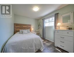 10 JULIANA STREET - 32