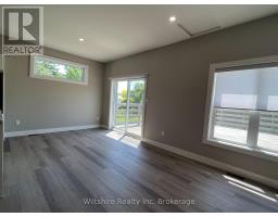 407 MAIN STREET E - 7