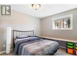 56 WINTERGREEN CRESCENT - 16