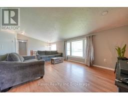 45 LYNN CRESCENT - 10