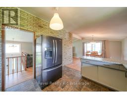 45 LYNN CRESCENT - 15