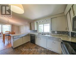 45 LYNN CRESCENT - 16