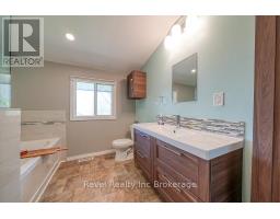 45 LYNN CRESCENT - 19