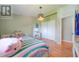 45 LYNN CRESCENT - 23