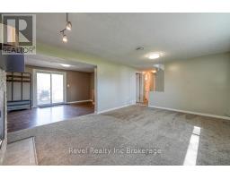 45 LYNN CRESCENT - 25