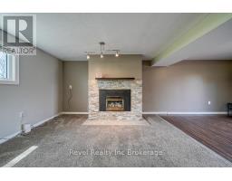 45 LYNN CRESCENT - 26