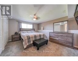 45 LYNN CRESCENT - 30