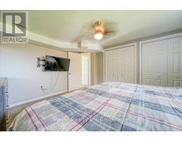 45 LYNN CRESCENT - 32