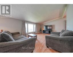 45 LYNN CRESCENT - 9