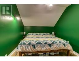 142 MUTUAL STREET N - 15