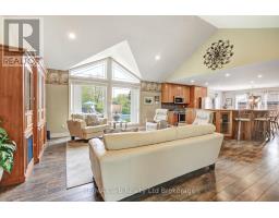 7 OTTERVIEW DRIVE - 12