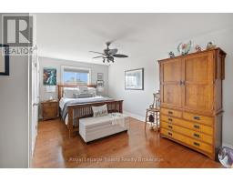 4 CLAYTON STREET - 22