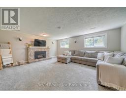 5 DEAN CRESCENT - 25