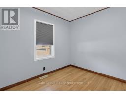 253 JOHN STREET N - 14