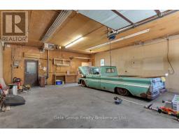 253 JOHN STREET N - 33