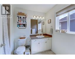 6 MOFFATT AVENUE - 22