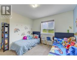 6 MOFFATT AVENUE - 24