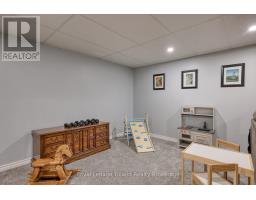 29 LAUREL CRESCENT - 27