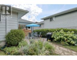 29 LAUREL CRESCENT - 39
