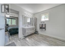 5 MOHICAN DRIVE - 25