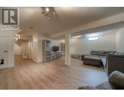 5 MOHICAN DRIVE - 33