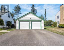 10 PARKSIDE DRIVE - 23
