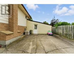 1043 CANFIELD CRESCENT - 40