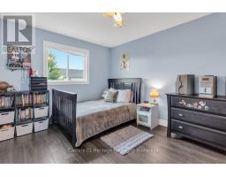 12 OLIVER CRESCENT - 29