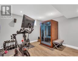 12 OLIVER CRESCENT - 33