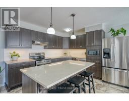 722 FRONTENAC CRESCENT - 12