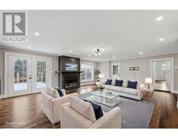 1349 QUEEN STREET - 20