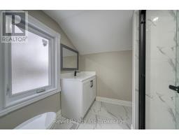 123 CHARLES STREET E - 21