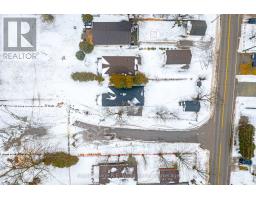 4 JENNY WREN LANE - 28