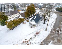 4 JENNY WREN LANE - 30