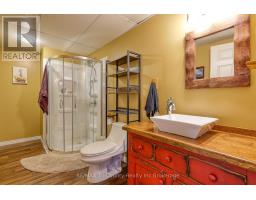 24 LORRAINE AVENUE - 33