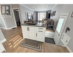 813 WILTON CRESCENT - 15