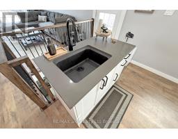 813 WILTON CRESCENT - 16