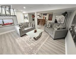 813 WILTON CRESCENT - 27