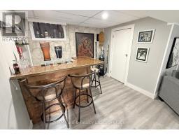 813 WILTON CRESCENT - 29