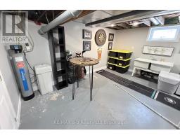 813 WILTON CRESCENT - 33