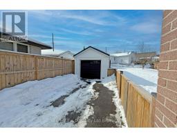 813 WILTON CRESCENT - 36