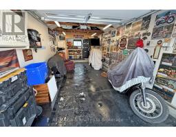 813 WILTON CRESCENT - 37