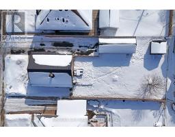 813 WILTON CRESCENT - 4