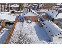 813 WILTON CRESCENT - 43